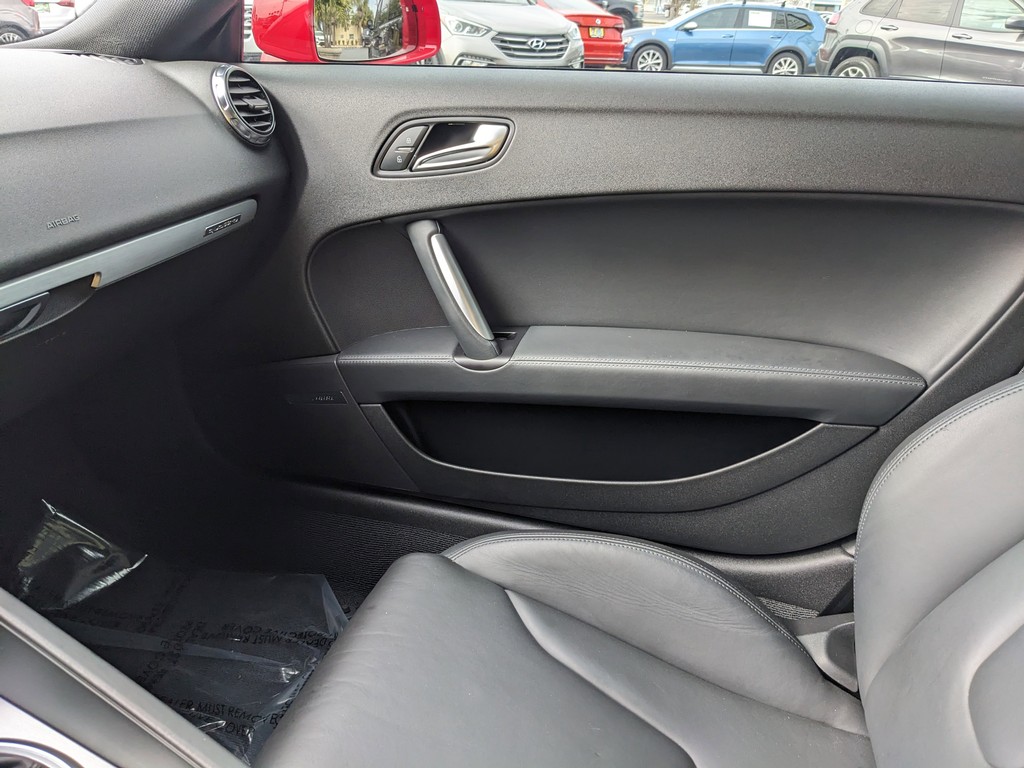 Audi TT Vehicle Full-screen Gallery Image 05