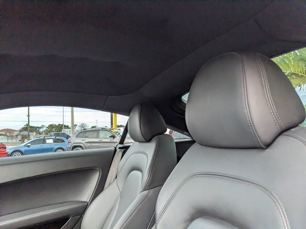 Audi TT Vehicle Full-screen Gallery Image 10