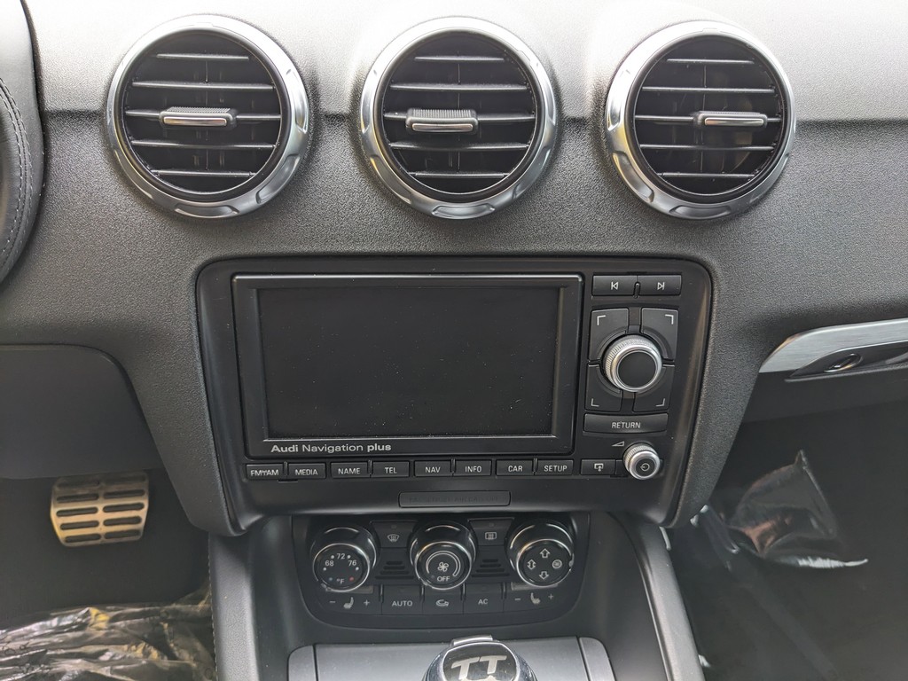 Audi TT Vehicle Full-screen Gallery Image 11