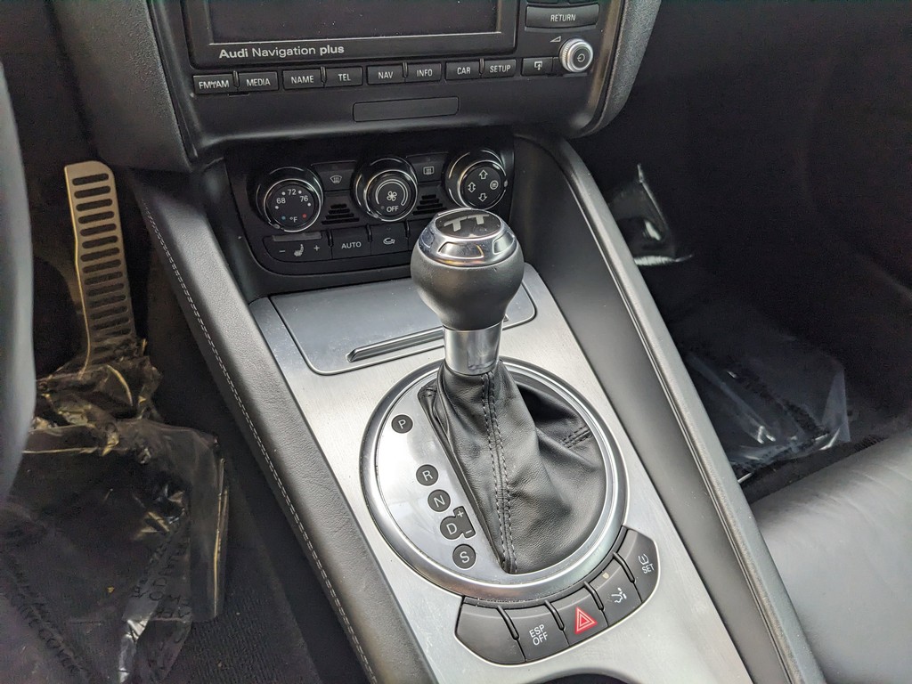 Audi TT Vehicle Full-screen Gallery Image 13