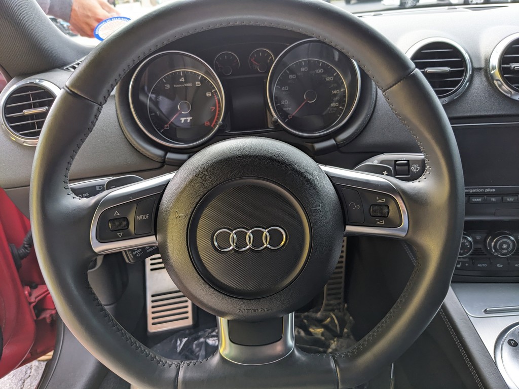 Audi TT Vehicle Full-screen Gallery Image 15