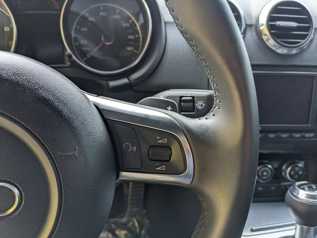 Audi TT Vehicle Full-screen Gallery Image 17