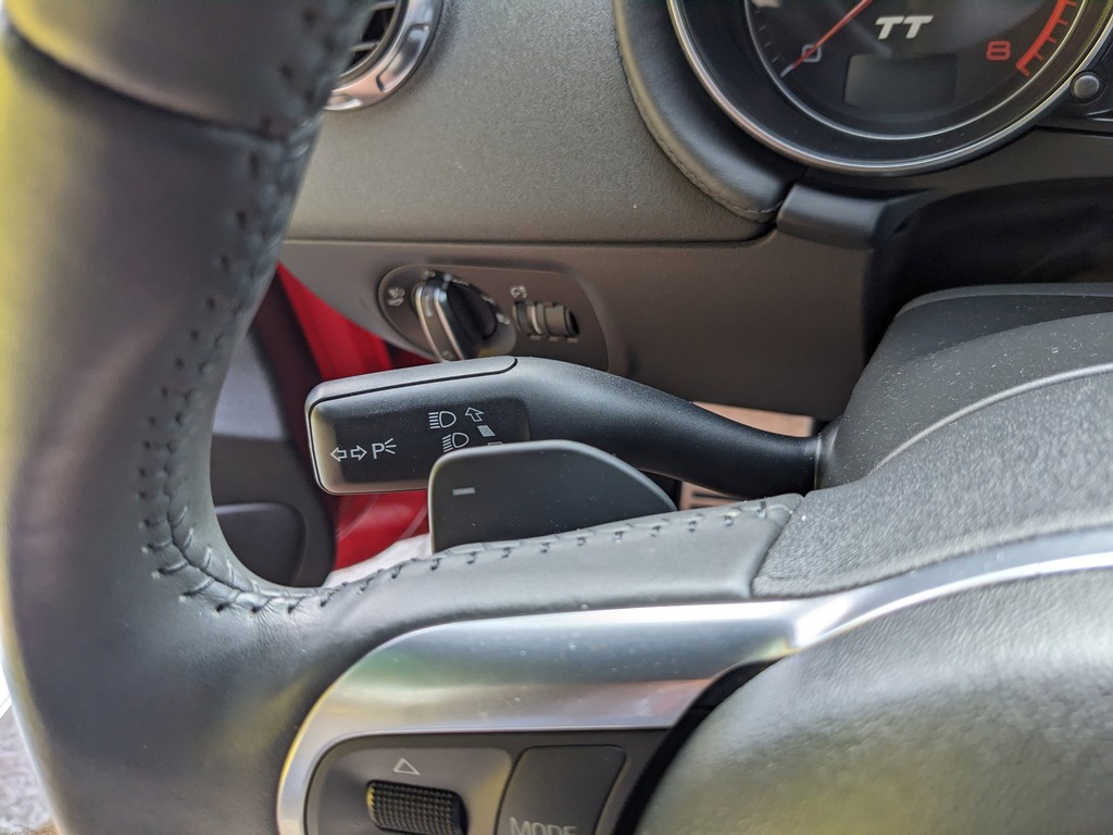 Audi TT Vehicle Full-screen Gallery Image 18