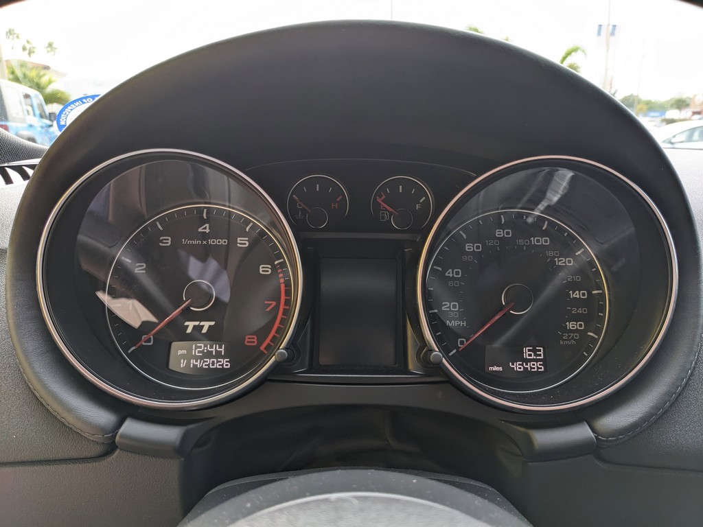 Audi TT Vehicle Full-screen Gallery Image 21