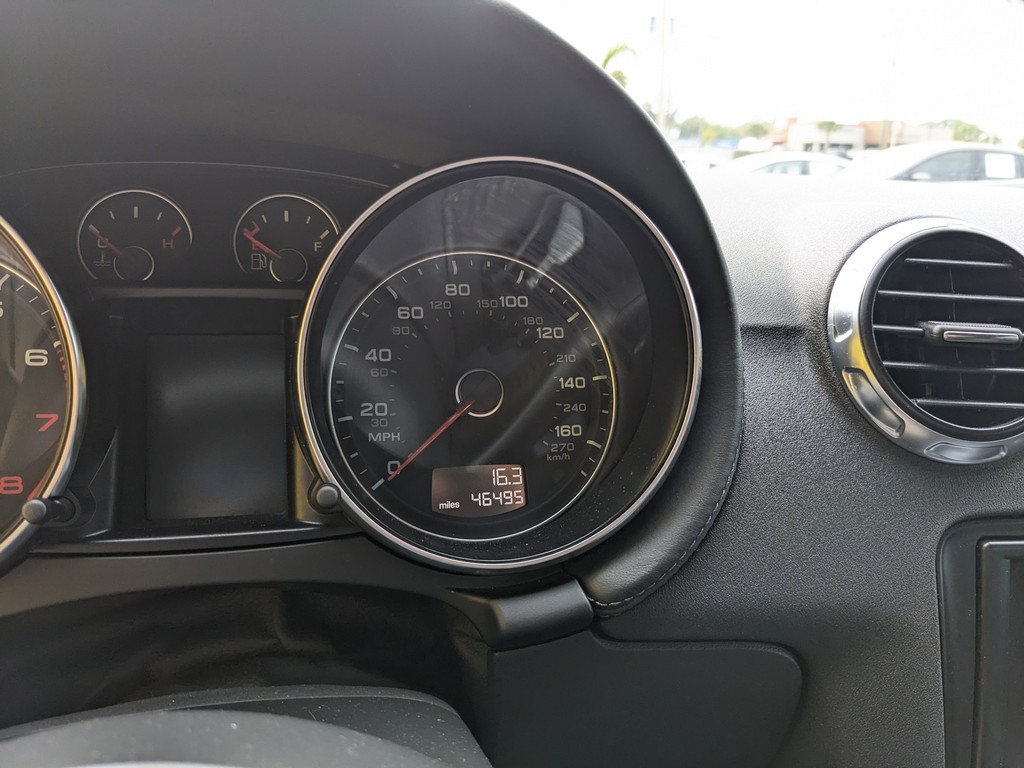 Audi TT Vehicle Full-screen Gallery Image 22