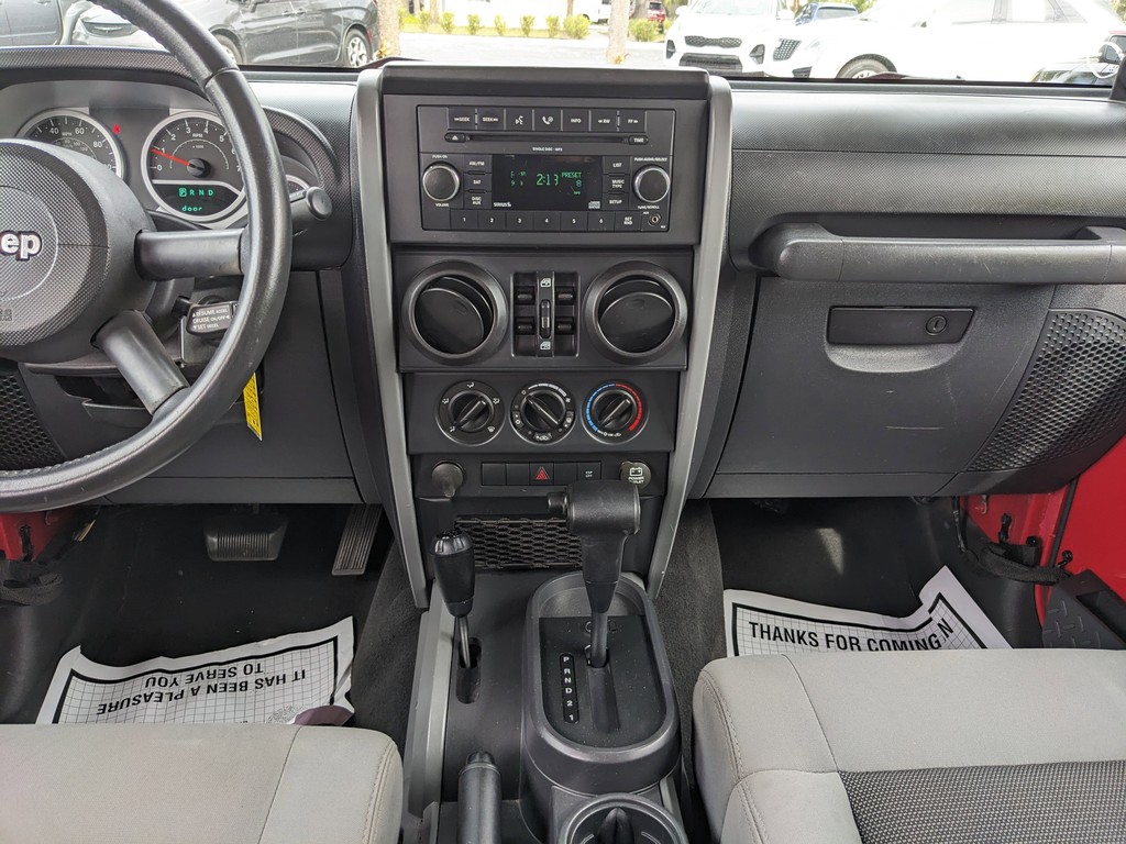 Jeep Wrangler Unlimited Vehicle Full-screen Gallery Image 11