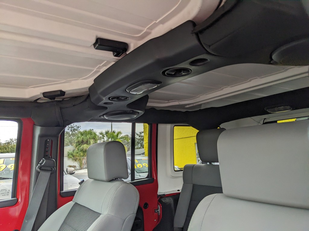 Jeep Wrangler Unlimited Vehicle Full-screen Gallery Image 16