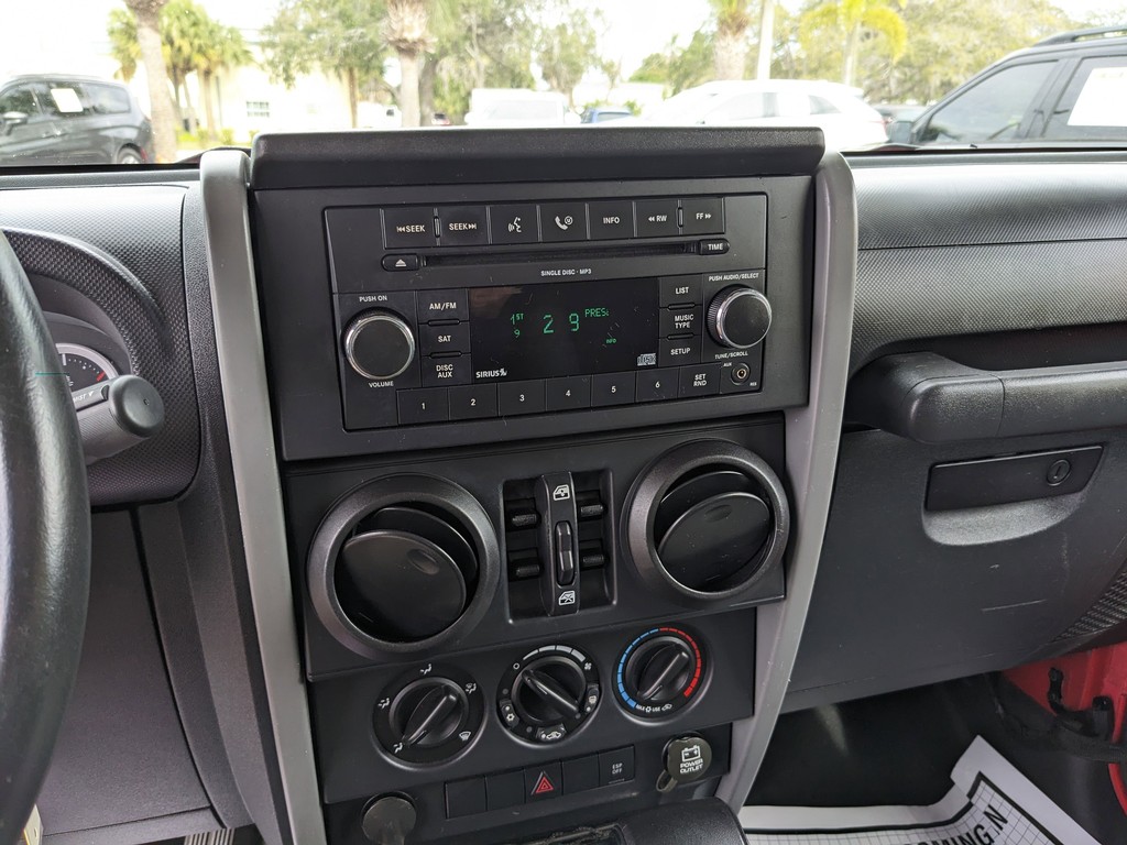 Jeep Wrangler Unlimited Vehicle Full-screen Gallery Image 17