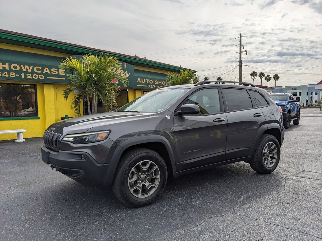 Jeep Cherokee Vehicle Full-screen Gallery Image 02