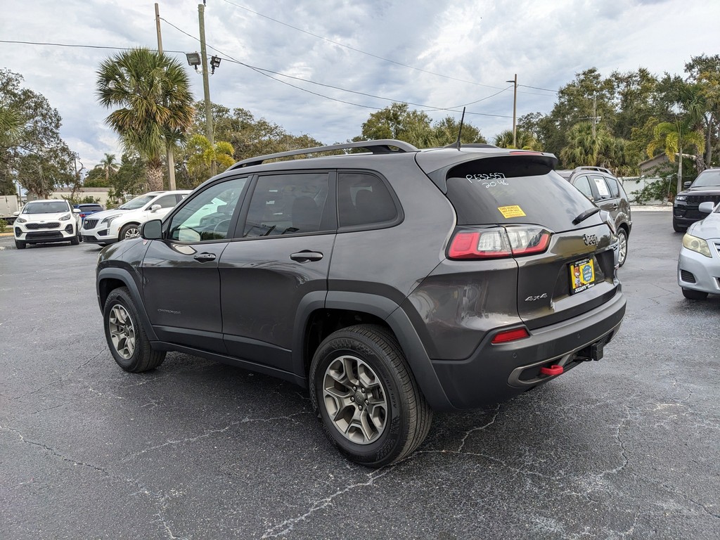 Jeep Cherokee Vehicle Full-screen Gallery Image 04