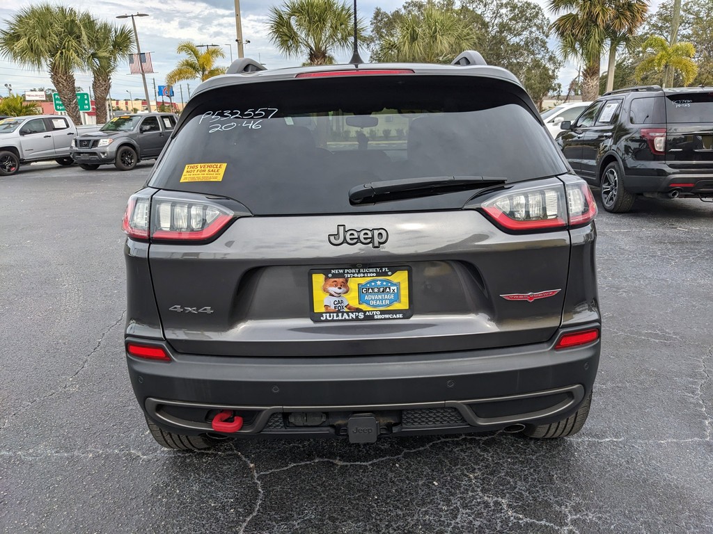 Jeep Cherokee Vehicle Full-screen Gallery Image 05