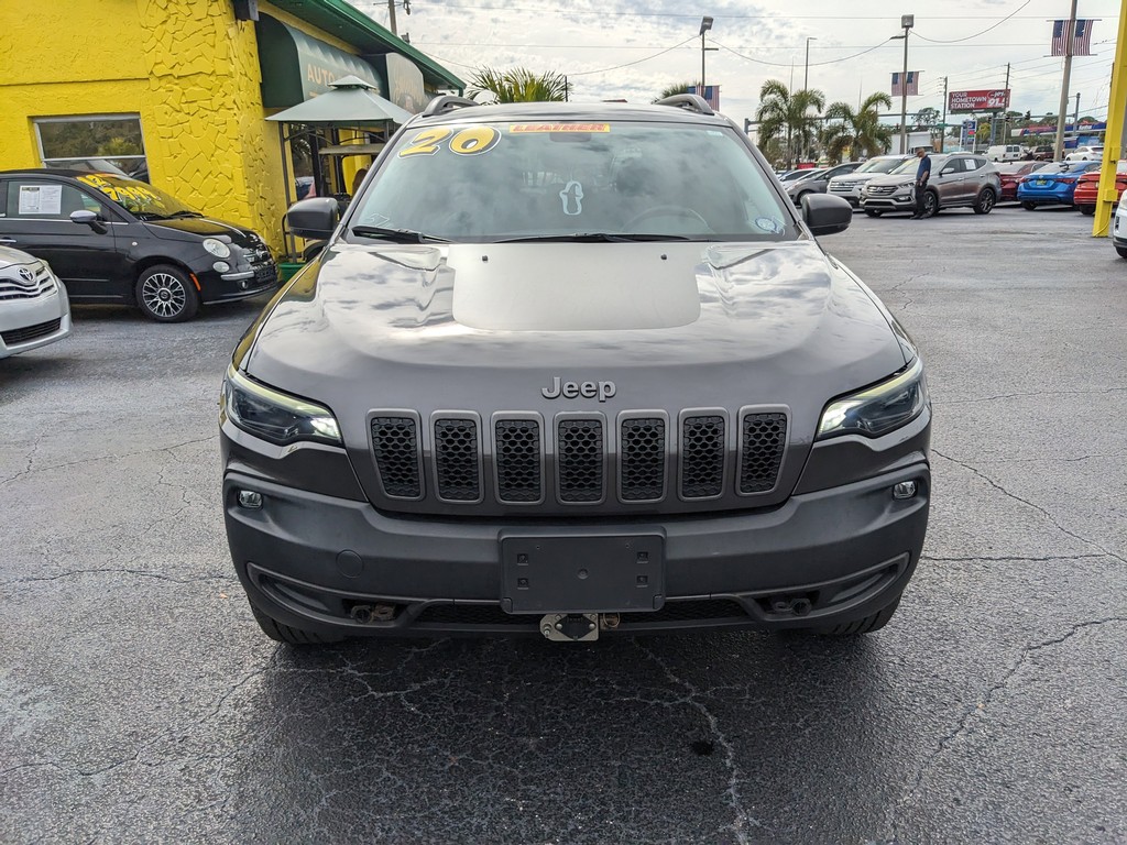 Jeep Cherokee Vehicle Full-screen Gallery Image 06