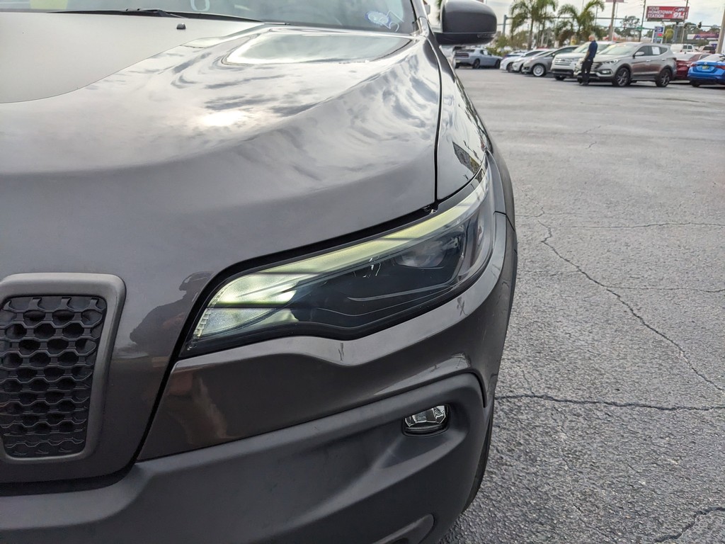 Jeep Cherokee Vehicle Full-screen Gallery Image 07