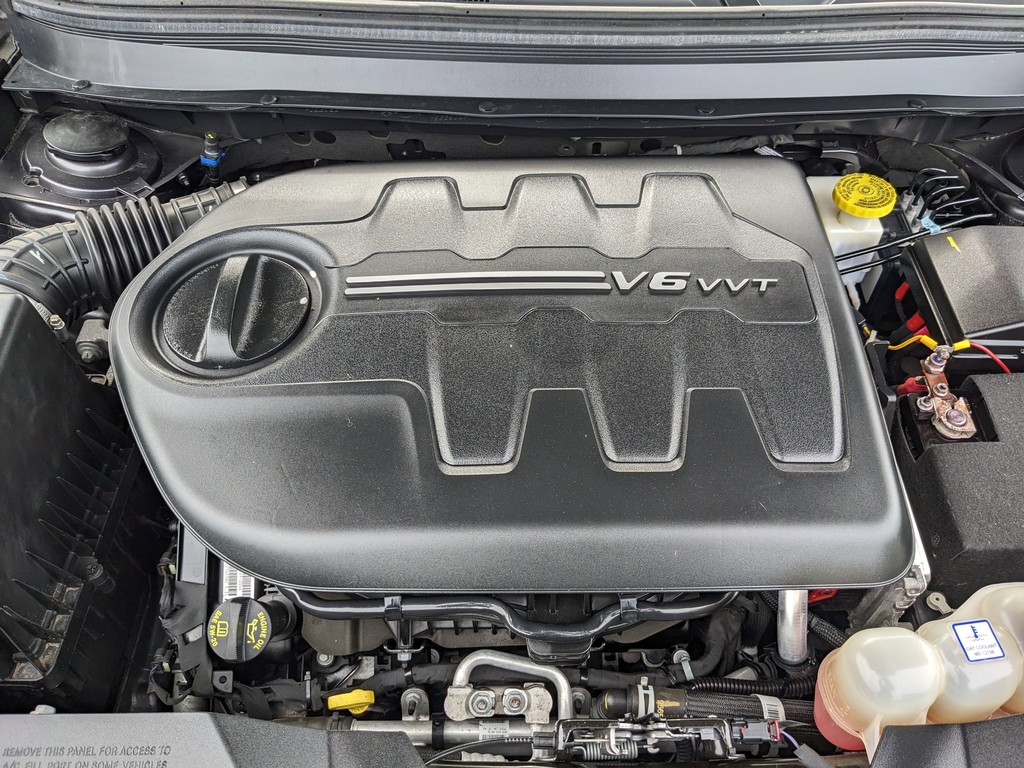 Jeep Cherokee Vehicle Full-screen Gallery Image 09