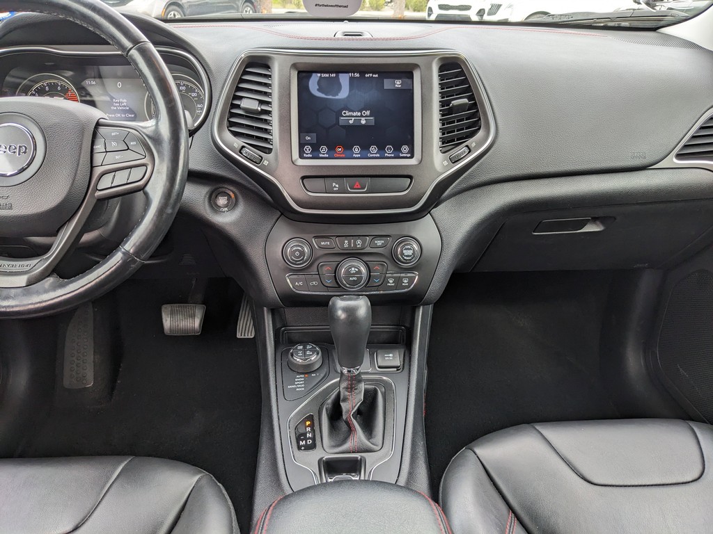 Jeep Cherokee Vehicle Full-screen Gallery Image 15