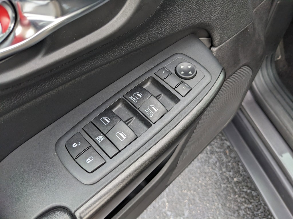 Jeep Cherokee Vehicle Full-screen Gallery Image 18