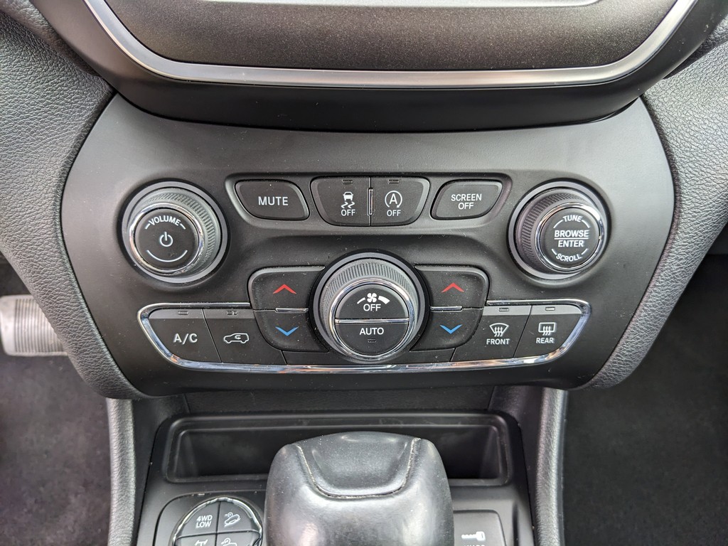 Jeep Cherokee Vehicle Full-screen Gallery Image 23