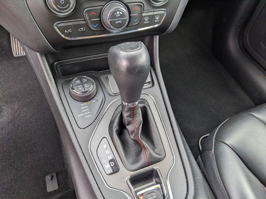 Jeep Cherokee Vehicle Full-screen Gallery Image 24