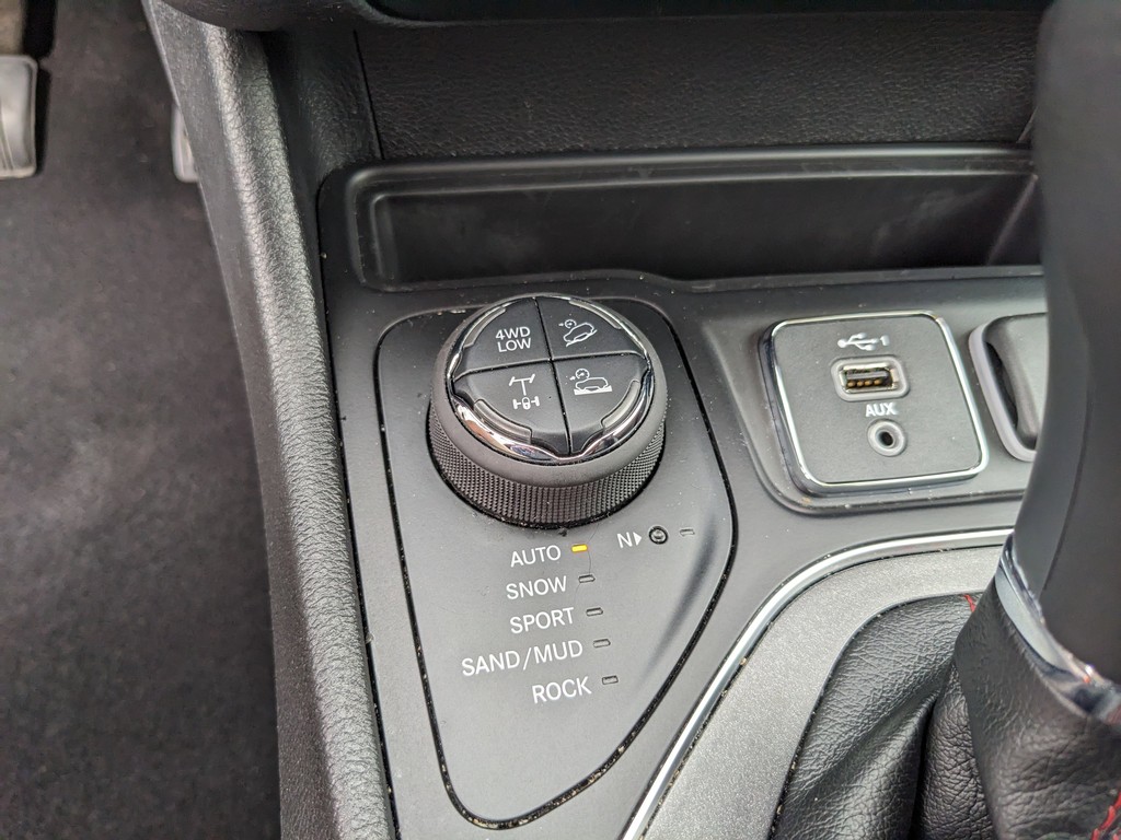 Jeep Cherokee Vehicle Full-screen Gallery Image 25