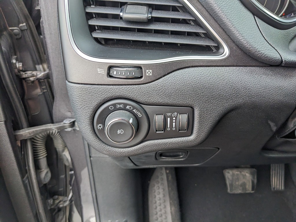 Jeep Cherokee Vehicle Full-screen Gallery Image 27