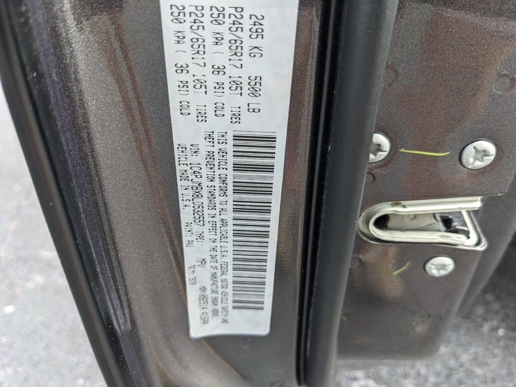 Jeep Cherokee Vehicle Full-screen Gallery Image 35