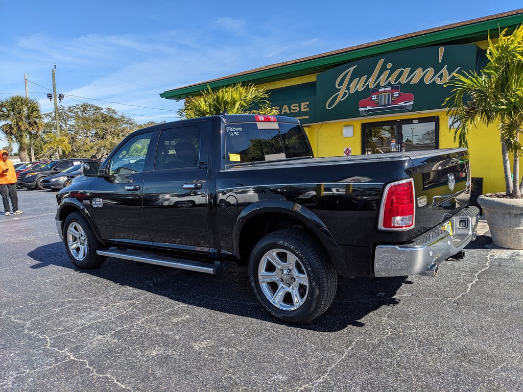 Ram 1500 Vehicle Full-screen Gallery Image 03