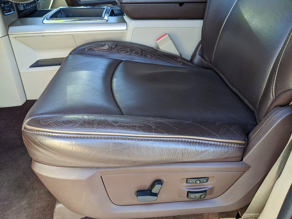 Ram 1500 Vehicle Full-screen Gallery Image 16