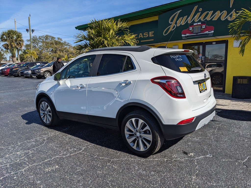 Buick Encore Vehicle Full-screen Gallery Image 03