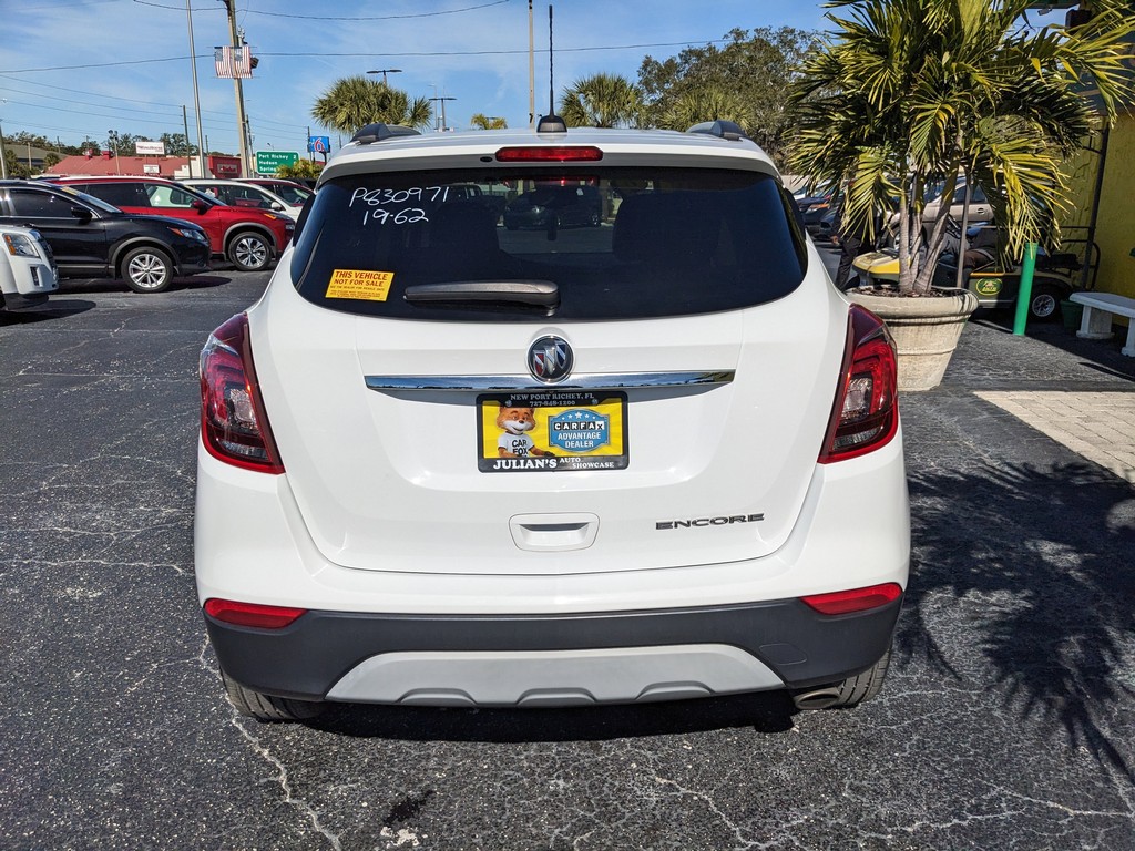 Buick Encore Vehicle Full-screen Gallery Image 04