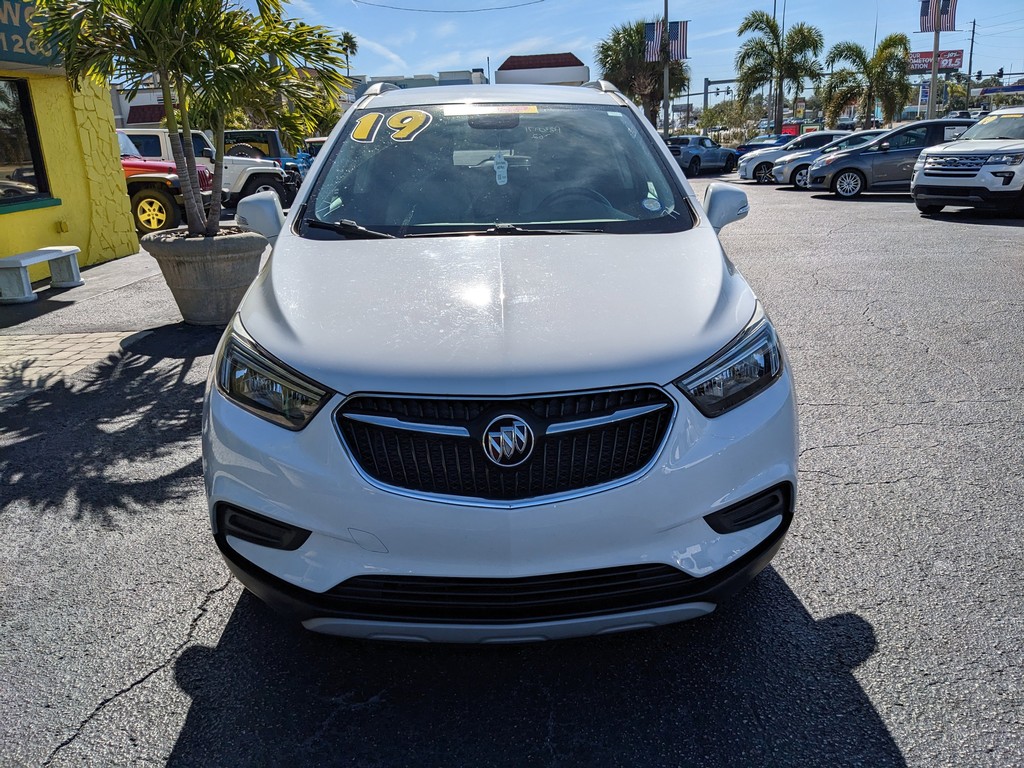 Buick Encore Vehicle Full-screen Gallery Image 05