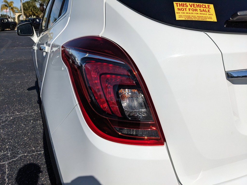 Buick Encore Vehicle Full-screen Gallery Image 07