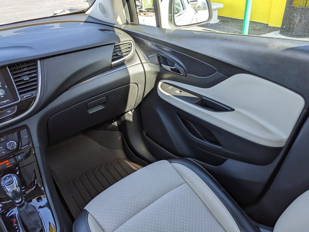 Buick Encore Vehicle Full-screen Gallery Image 13