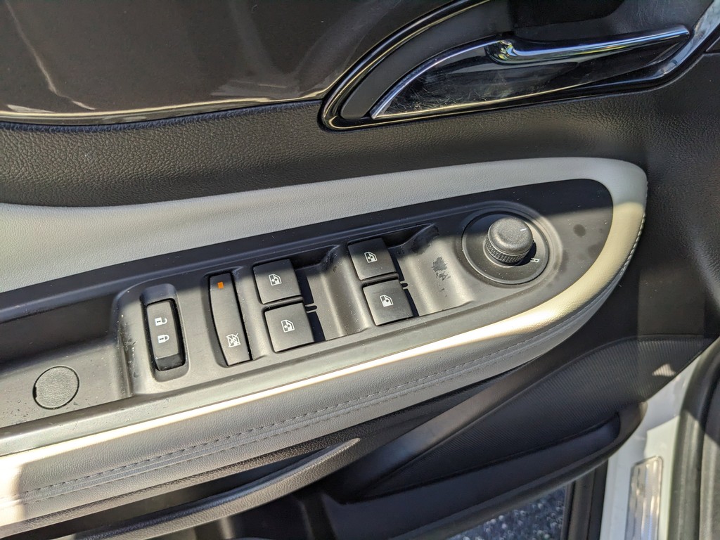 Buick Encore Vehicle Full-screen Gallery Image 15