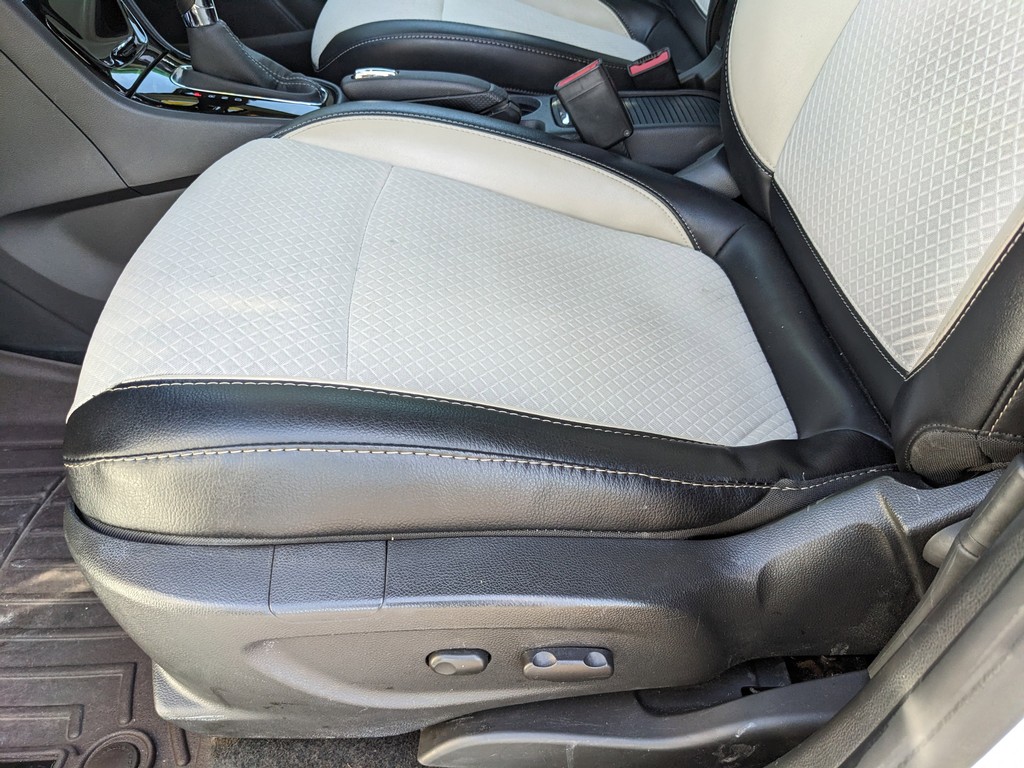 Buick Encore Vehicle Full-screen Gallery Image 16