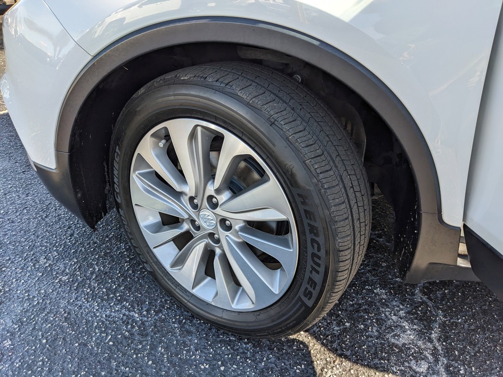 Buick Encore Vehicle Full-screen Gallery Image 30