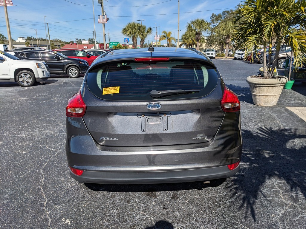 Ford Focus Vehicle Full-screen Gallery Image 05
