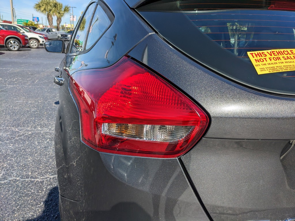 Ford Focus Vehicle Full-screen Gallery Image 08