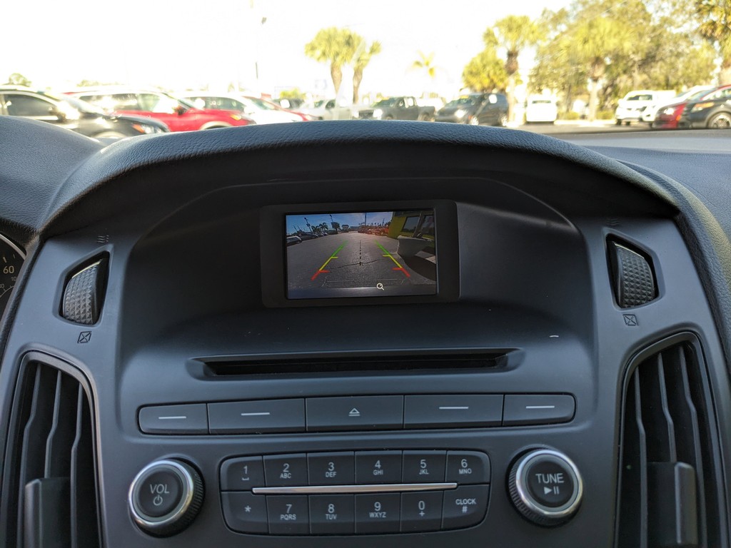 Ford Focus Vehicle Full-screen Gallery Image 21