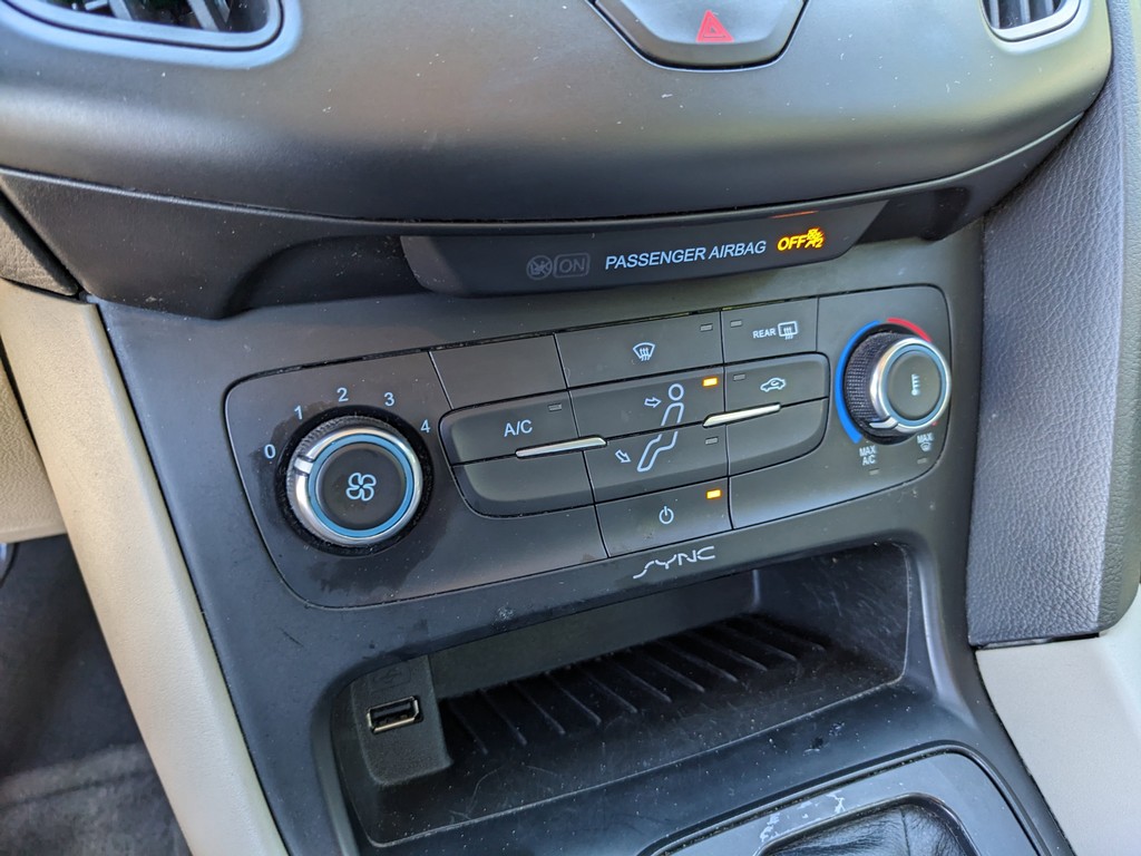 Ford Focus Vehicle Full-screen Gallery Image 22