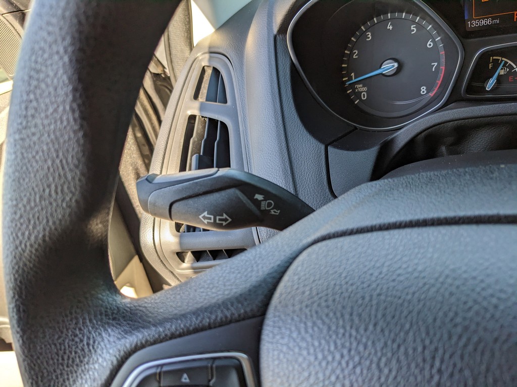 Ford Focus Vehicle Full-screen Gallery Image 28