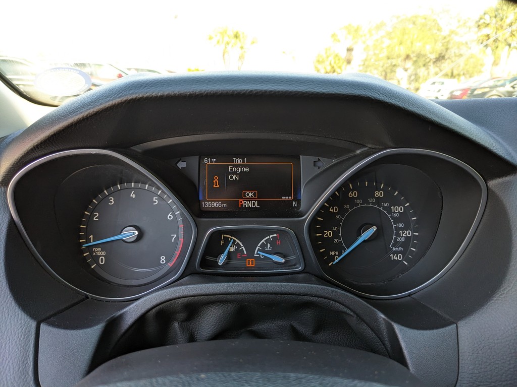 Ford Focus Vehicle Full-screen Gallery Image 30