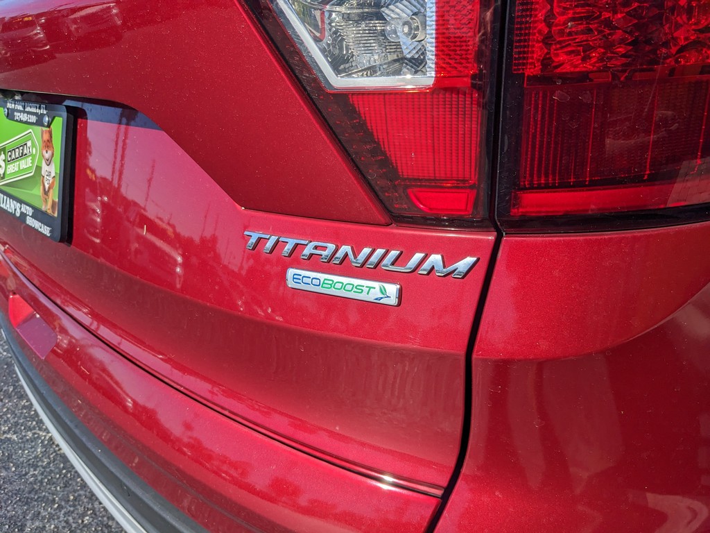 Ford Escape Vehicle Full-screen Gallery Image 09