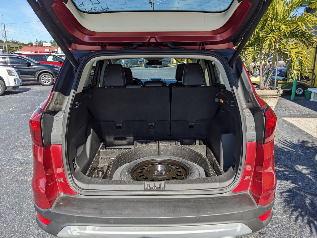 Ford Escape Vehicle Full-screen Gallery Image 10