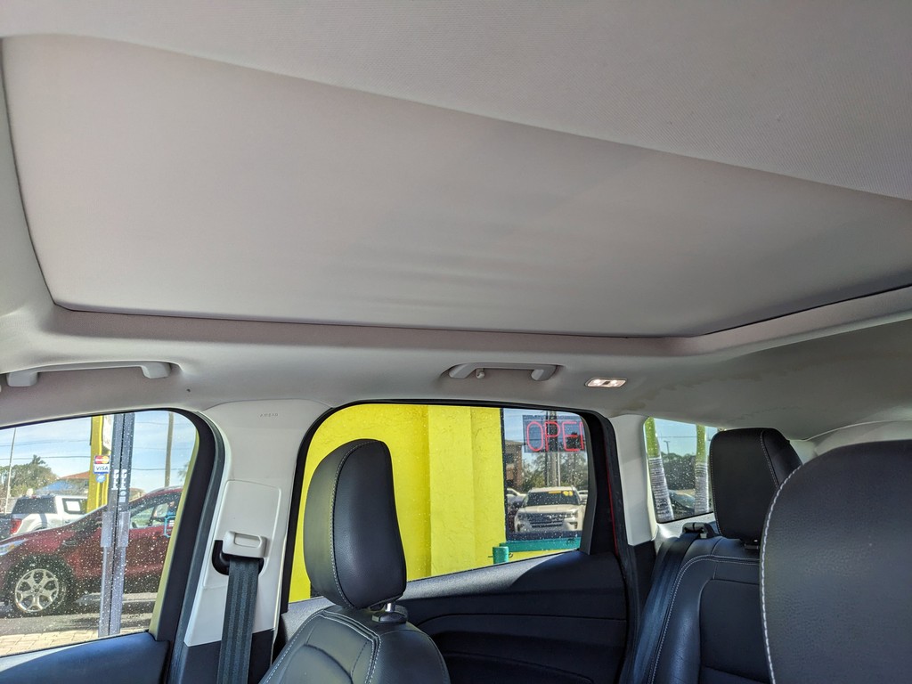 Ford Escape Vehicle Full-screen Gallery Image 21