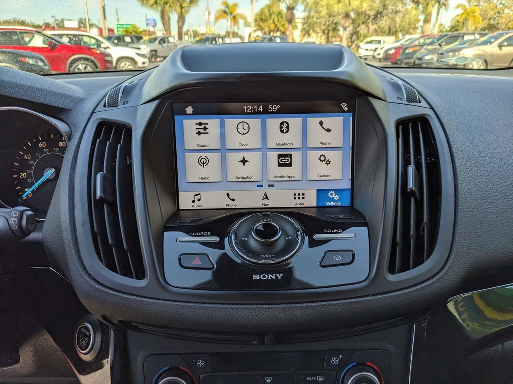 Ford Escape Vehicle Full-screen Gallery Image 22