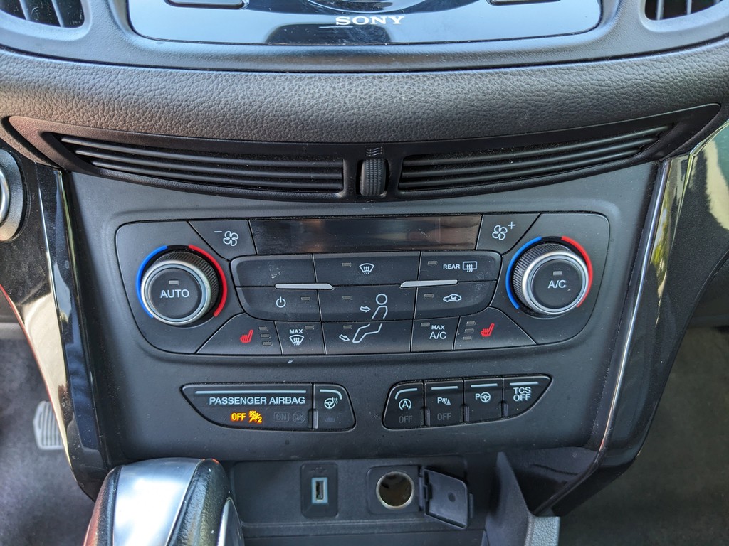 Ford Escape Vehicle Full-screen Gallery Image 25