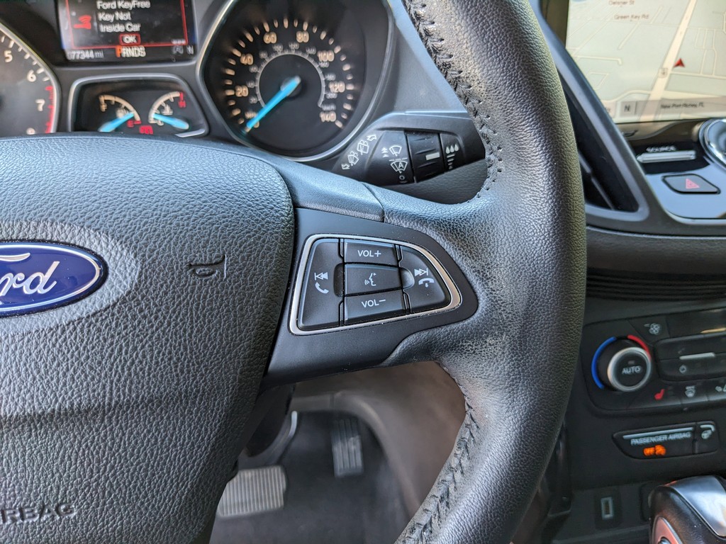 Ford Escape Vehicle Full-screen Gallery Image 31