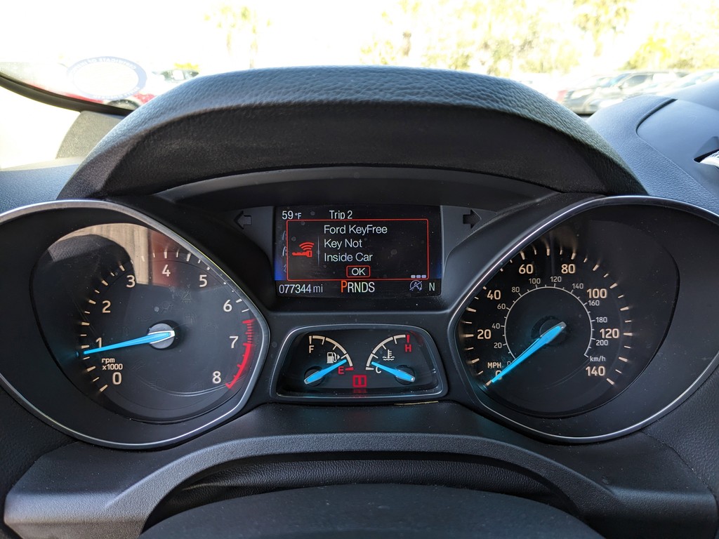 Ford Escape Vehicle Full-screen Gallery Image 34