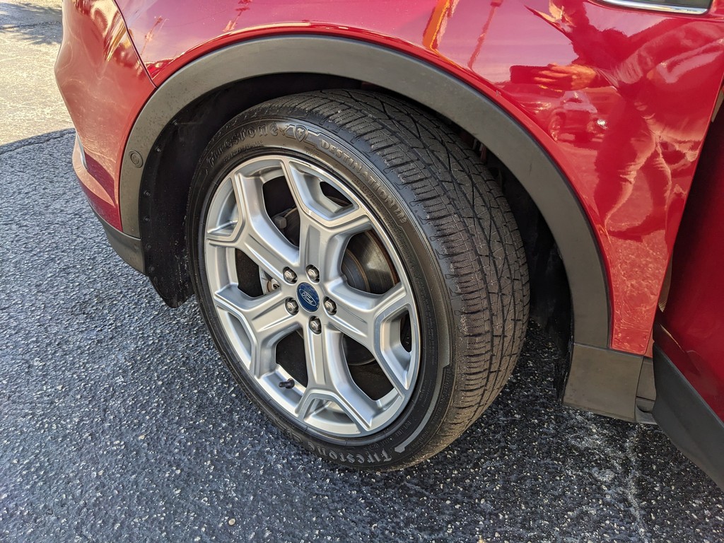 Ford Escape Vehicle Full-screen Gallery Image 35