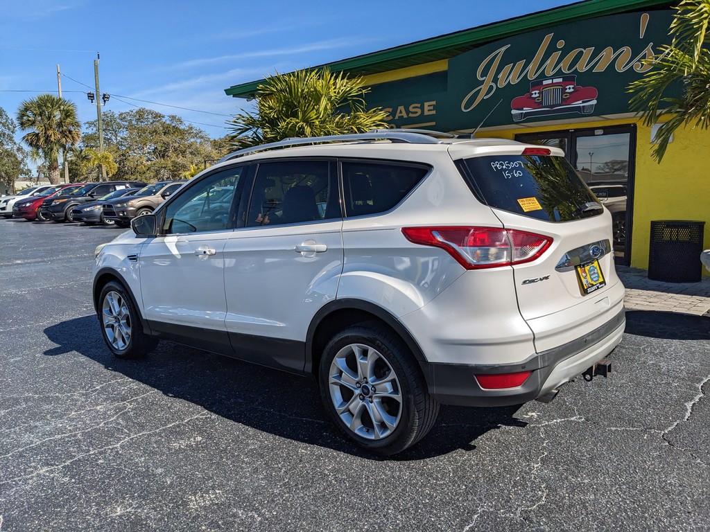 Ford Escape Vehicle Full-screen Gallery Image 04